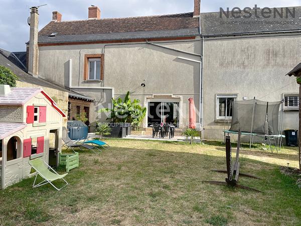 Maison familiale 173 m² en plein centre d'Herbault, proche écoles & commerces. 4 chambres, jardin sans vis-à-vis, grange et grenier aménageable.