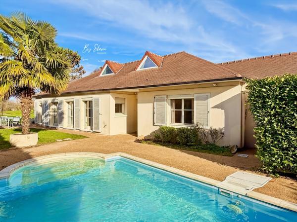 À VENDRE – MAISON DE PLAIN-PIED AVEC COMBLES AMENAGES – QUARTIER DU GOLF - VUE GOLF, PISCINE & JARDIN – BUSSY-SAINT-GEORGES