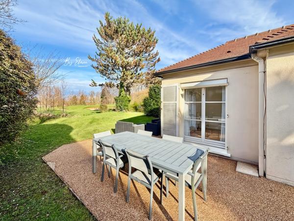 À VENDRE – MAISON DE PLAIN-PIED AVEC COMBLES AMENAGES – QUARTIER DU GOLF - VUE GOLF, PISCINE & JARDIN – BUSSY-SAINT-GEORGES