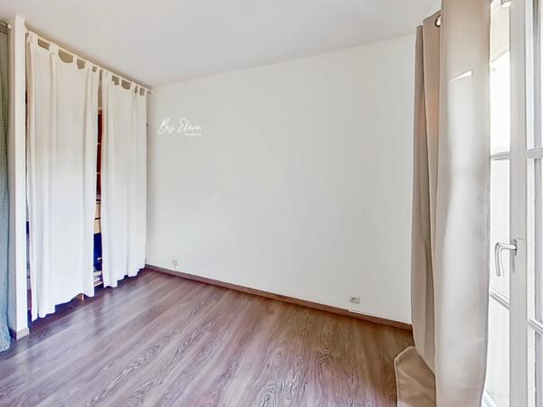 À VENDRE – MAISON DE PLAIN-PIED AVEC COMBLES AMENAGES – QUARTIER DU GOLF - VUE GOLF, PISCINE & JARDIN – BUSSY-SAINT-GEORGES