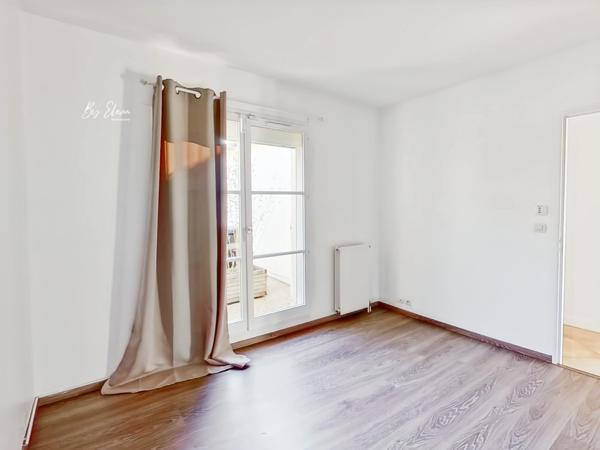 À VENDRE – MAISON DE PLAIN-PIED AVEC COMBLES AMENAGES – QUARTIER DU GOLF - VUE GOLF, PISCINE & JARDIN – BUSSY-SAINT-GEORGES