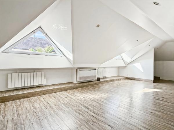 À VENDRE – MAISON DE PLAIN-PIED AVEC COMBLES AMENAGES – QUARTIER DU GOLF - VUE GOLF, PISCINE & JARDIN – BUSSY-SAINT-GEORGES