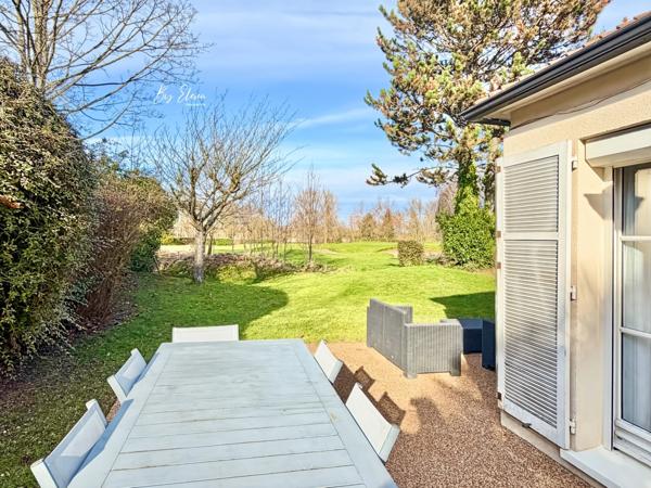 À VENDRE – MAISON DE PLAIN-PIED AVEC COMBLES AMENAGES – QUARTIER DU GOLF - VUE GOLF, PISCINE & JARDIN – BUSSY-SAINT-GEORGES