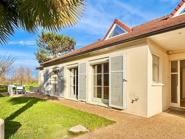 À VENDRE – MAISON DE PLAIN-PIED AVEC COMBLES AMENAGES – QUARTIER DU GOLF - VUE GOLF, PISCINE & JARDIN – BUSSY-SAINT-GEORGES