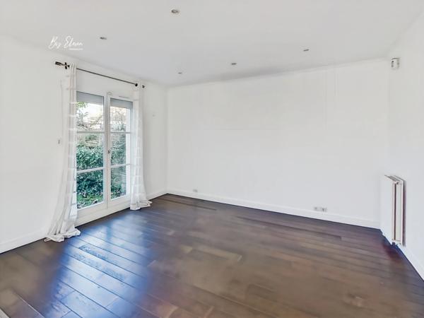 À VENDRE – MAISON DE PLAIN-PIED AVEC COMBLES AMENAGES – QUARTIER DU GOLF - VUE GOLF, PISCINE & JARDIN – BUSSY-SAINT-GEORGES