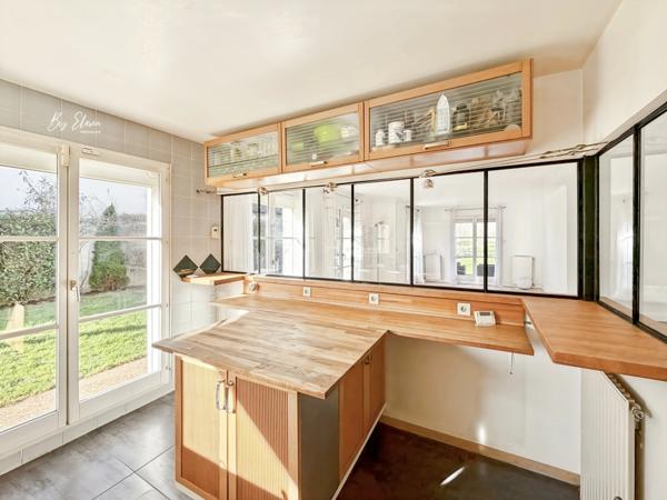 À VENDRE – MAISON DE PLAIN-PIED AVEC COMBLES AMENAGES – QUARTIER DU GOLF - VUE GOLF, PISCINE & JARDIN – BUSSY-SAINT-GEORGES