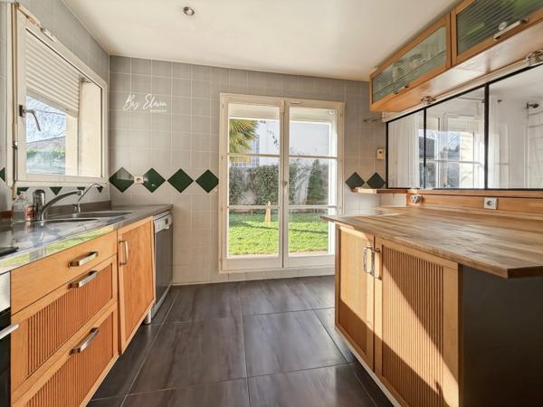 À VENDRE – MAISON DE PLAIN-PIED AVEC COMBLES AMENAGES – QUARTIER DU GOLF - VUE GOLF, PISCINE & JARDIN – BUSSY-SAINT-GEORGES