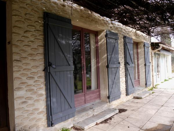 Pernes-les-Fontaines (84210) PERNES LES FONTAINES - Maison familiale 220 m² habitables – appartement indépendant – jardin avec piscine – à