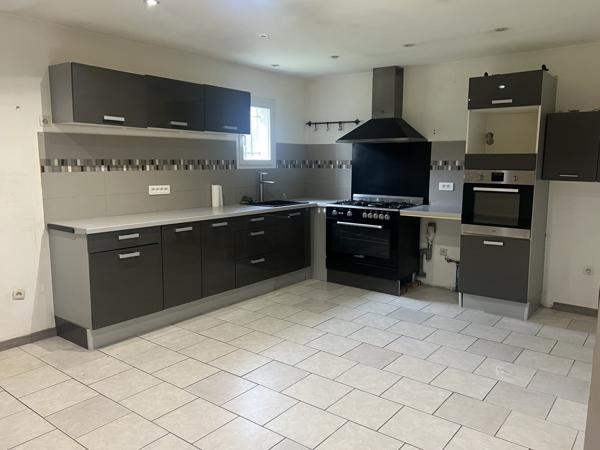 Pernes-les-Fontaines (84210) PERNES LES FONTAINES - Maison familiale 220 m² habitables – appartement indépendant – jardin avec piscine – à