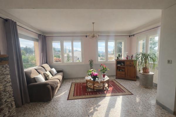 Pernes-les-Fontaines (84210) PERNES LES FONTAINES - Maison familiale 220 m² habitables – appartement indépendant – jardin avec piscine – à