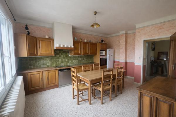 Pernes-les-Fontaines (84210) PERNES LES FONTAINES - Maison familiale 220 m² habitables – appartement indépendant – jardin avec piscine – à