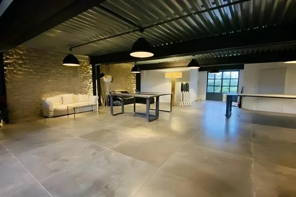 Local/bureau à louer AIX EN PROVENCE (13)dans ancien chai viticole du XVIIIe – 132 m²