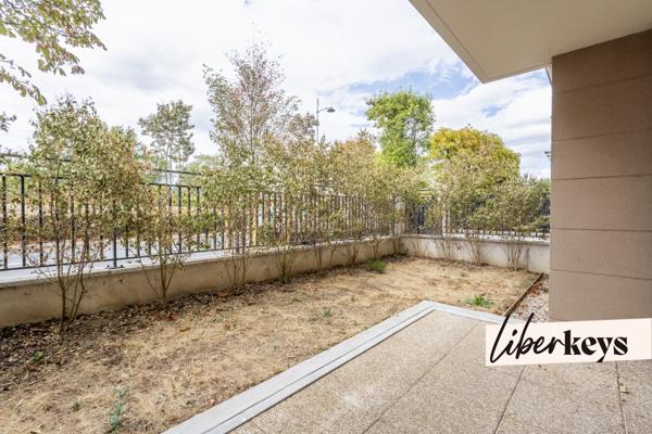 FACE AU PARC DU TREMBLAY – MAGNIFIQUE 2 PIÈCES AVEC TERRASSE, JARDIN ET PARKING