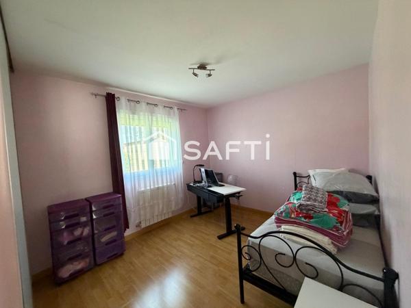 Vivez au calme dans le quartier prisé du Perget, avec piscine et jardin sans vis-à-vis