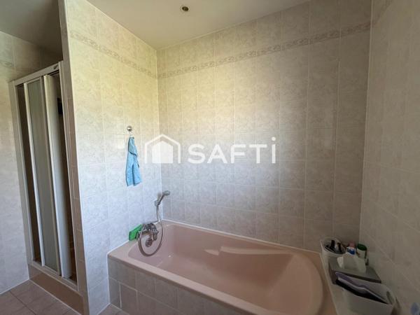 Vivez au calme dans le quartier prisé du Perget, avec piscine et jardin sans vis-à-vis