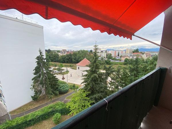 Charmant appartement 2 pièces à vendre à Mulhouse, dernier étage avec balcon , garage et cave