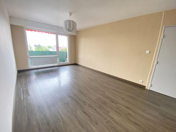Charmant appartement 2 pièces à vendre à Mulhouse, dernier étage avec balcon , garage et cave