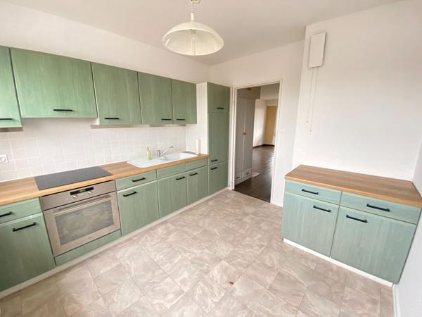 Charmant appartement 2 pièces à vendre à Mulhouse, dernier étage avec balcon , garage et cave