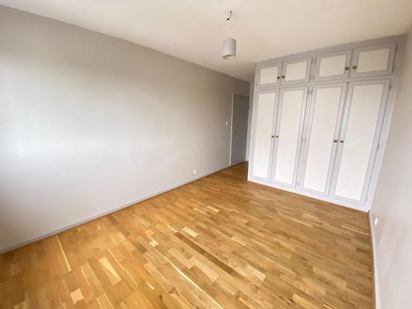 Charmant appartement 2 pièces à vendre à Mulhouse, dernier étage avec balcon , garage et cave