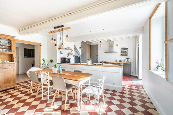 Demeure de caractère avec jardin et piscine