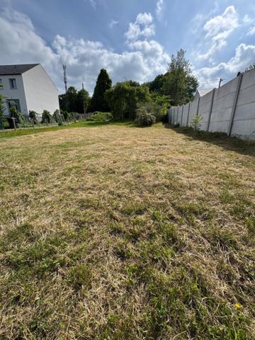 Villiers-sur-Morin (77580) TERRAIN CONSTRUCTIBLE NON VIABILISE 448M²