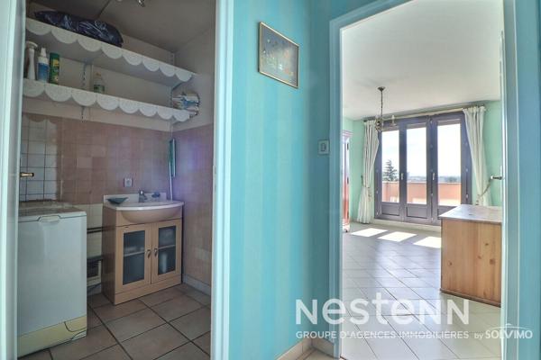 Saint-Priest Village, Appartement 5 Pièces, 124m2, dernier étage, double balcon, stationnement, cave.