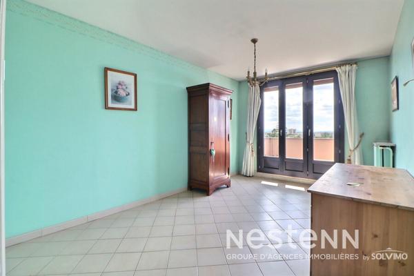 Saint-Priest Village, Appartement 5 Pièces, 124m2, dernier étage, double balcon, stationnement, cave.