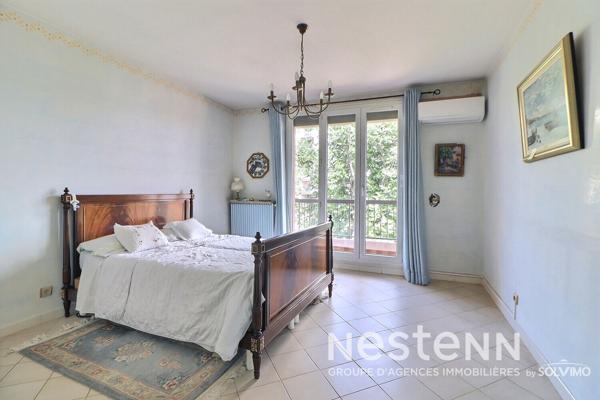 Saint-Priest Village, Appartement 5 Pièces, 124m2, dernier étage, double balcon, stationnement, cave.