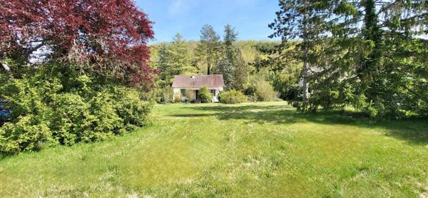 Maison sur 4 868 m² de terrain avec dépendance
