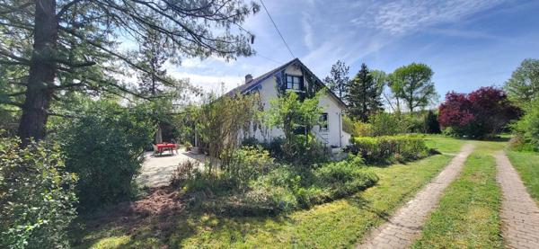 Maison sur 4 868 m² de terrain avec dépendance