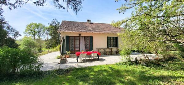Maison sur 4 868 m² de terrain avec dépendance