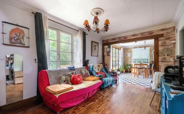 Maison sur 4 868 m² de terrain avec dépendance