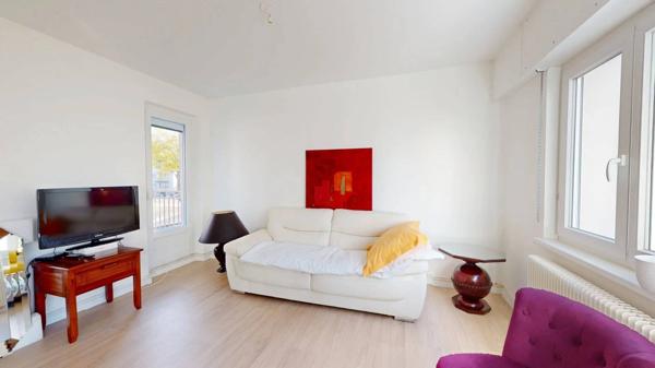 Spacieux 2/3 pièces avec double balcon, cave et garage – Koenigshoffen