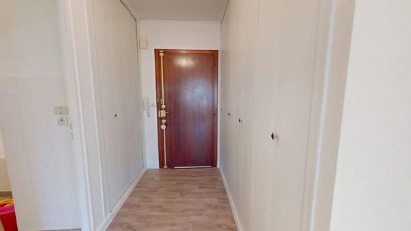 Spacieux 2/3 pièces avec double balcon, cave et garage – Koenigshoffen