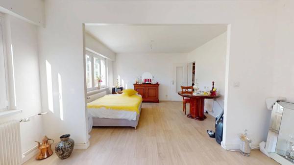 Spacieux 2/3 pièces avec double balcon, cave et garage – Koenigshoffen