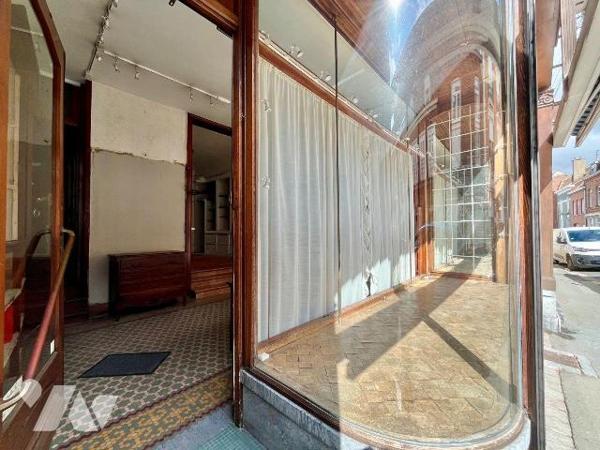 En EXCLUSIVITE chez votre NOTAIRE ! À VENDRE A HAZEBROUCK 59190 - IMMEUBLE env. 200M² SH à RÉNO...