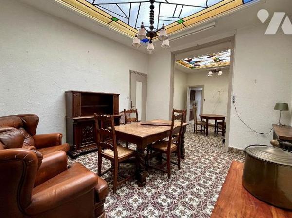En EXCLUSIVITE chez votre NOTAIRE ! À VENDRE A HAZEBROUCK 59190 - IMMEUBLE env. 200M² SH à RÉNO...