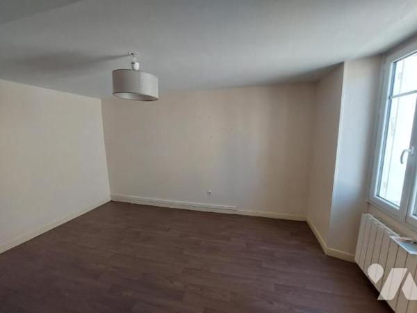 A VENDRE - IMMEUBLE LOCATIF - COSSE LE VIVIEN 