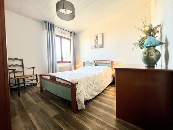 Appartement T3 au dernier étage avec cave et place de parking intérieur.