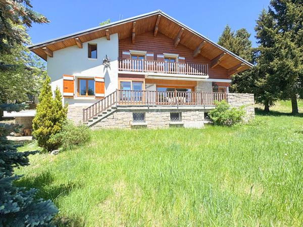 FONT ROMEU - Propriété d'exception au coeur de la station : Chalet 12 pièces - 288 m² hab. de caractère sur 2 221 m² de terrain constructible
