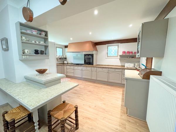 FONT ROMEU - Propriété d'exception au coeur de la station : Chalet 12 pièces - 288 m² hab. de caractère sur 2 221 m² de terrain constructible