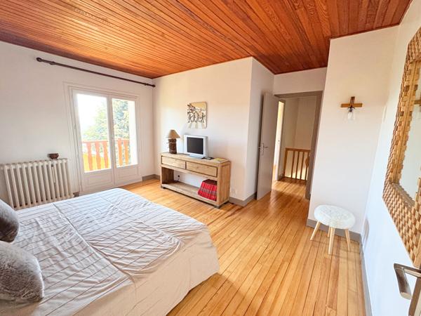 FONT ROMEU - Propriété d'exception au coeur de la station : Chalet 12 pièces - 288 m² hab. de caractère sur 2 221 m² de terrain constructible