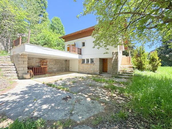 FONT ROMEU - Propriété d'exception au coeur de la station : Chalet 12 pièces - 288 m² hab. de caractère sur 2 221 m² de terrain constructible