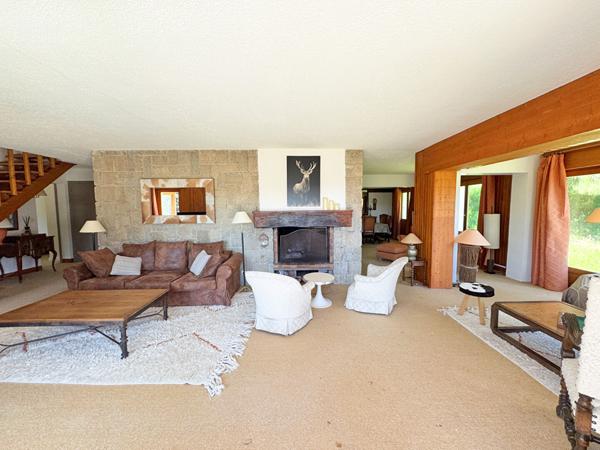 FONT ROMEU - Propriété d'exception au coeur de la station : Chalet 12 pièces - 288 m² hab. de caractère sur 2 221 m² de terrain constructible