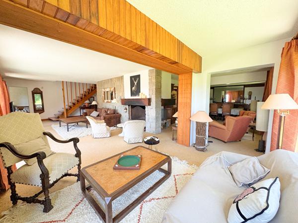 FONT ROMEU - Propriété d'exception au coeur de la station : Chalet 12 pièces - 288 m² hab. de caractère sur 2 221 m² de terrain constructible