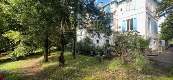 Dans le centre ville, au coeur d’une villa arcachonnaise de 1863