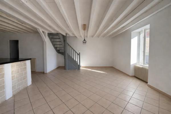 Maison située sur la commune de Mehun-Sur-Yèvre avec écoles,