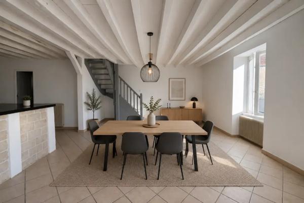 Maison située sur la commune de Mehun-Sur-Yèvre avec écoles,