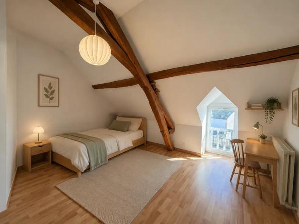 Maison située sur la commune de Mehun-Sur-Yèvre avec écoles,