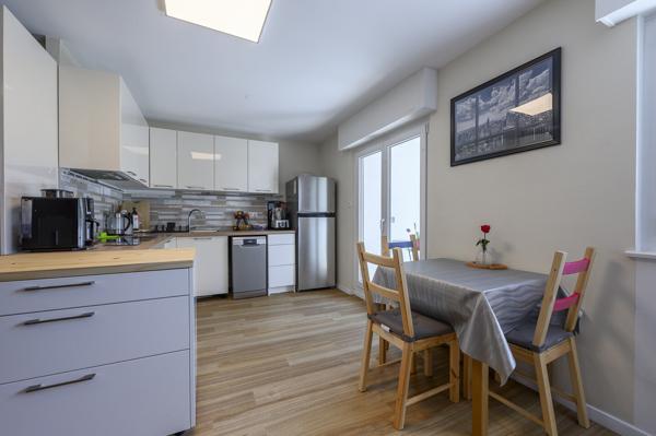 ILLKIRCH Beau Trois Pièces Au Calme, Triples Balcons, Garage, Cave